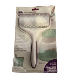 Wilton pattern embosser